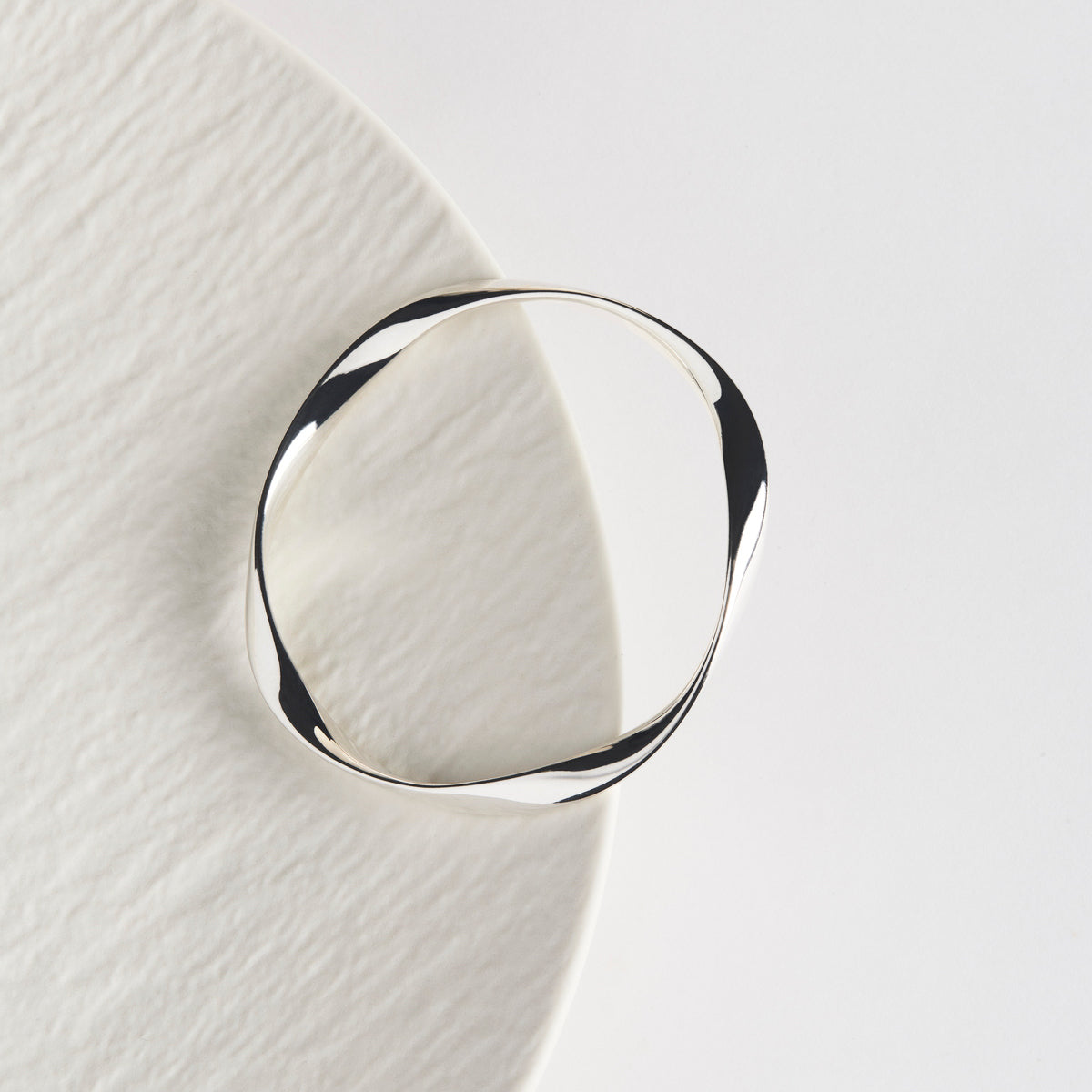 Najo Large Garden of Eden Bangle - Sterling Silver (65 mm)