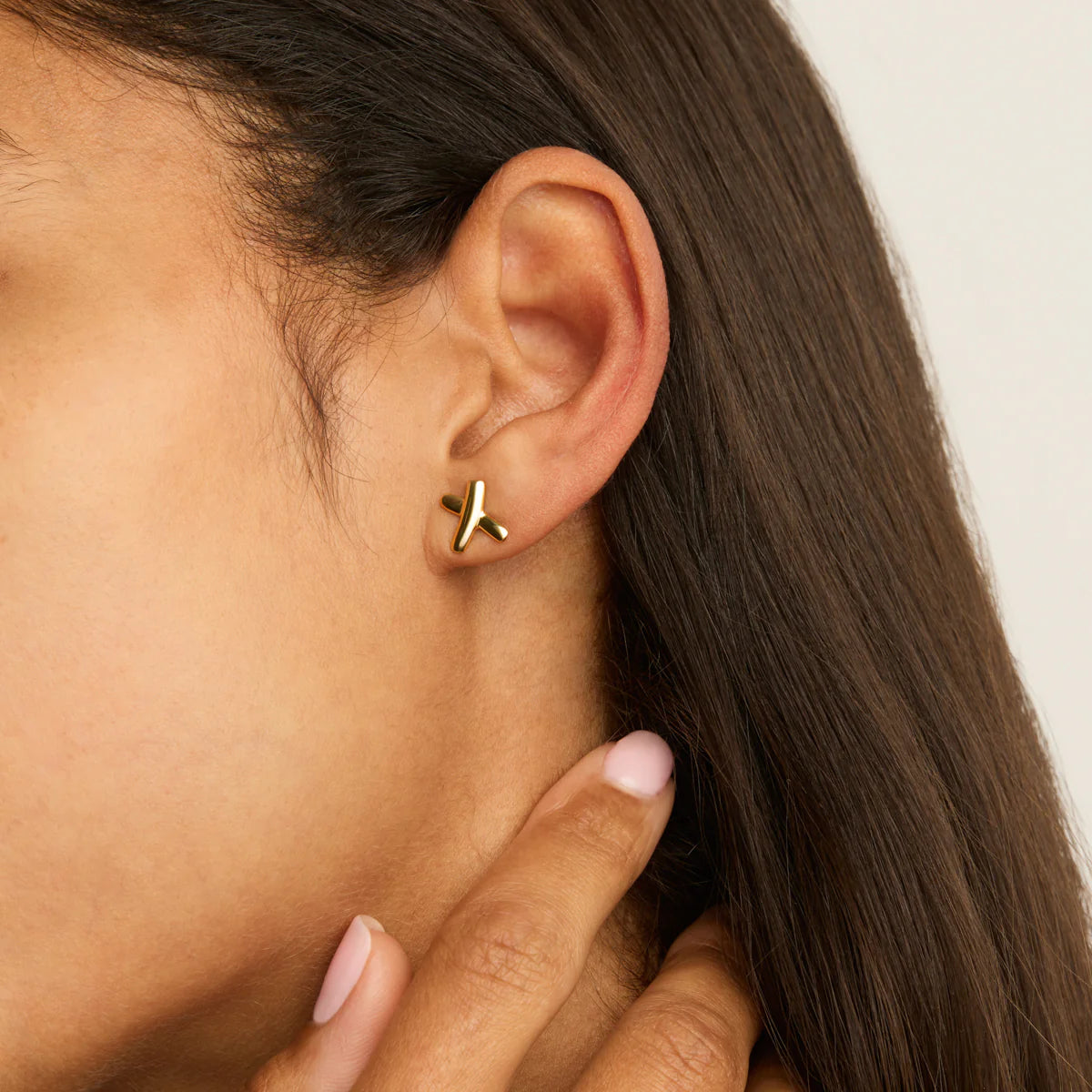 Najo Kiss Stud Earring - Yellow Gold