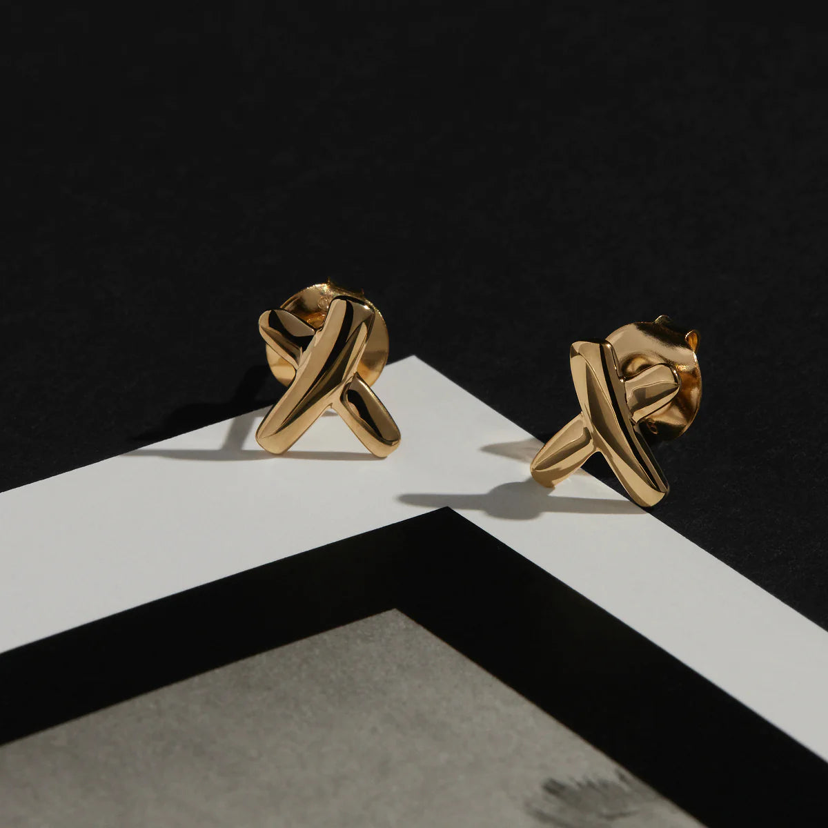 Najo Kiss Stud Earring - Yellow Gold