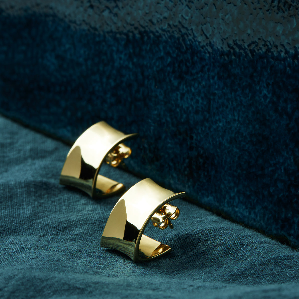 Najo Comet Stud Earrings - Yellow Gold