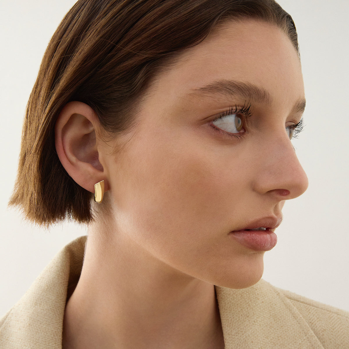 Najo Versailles Huggie Earrings - Yellow Gold