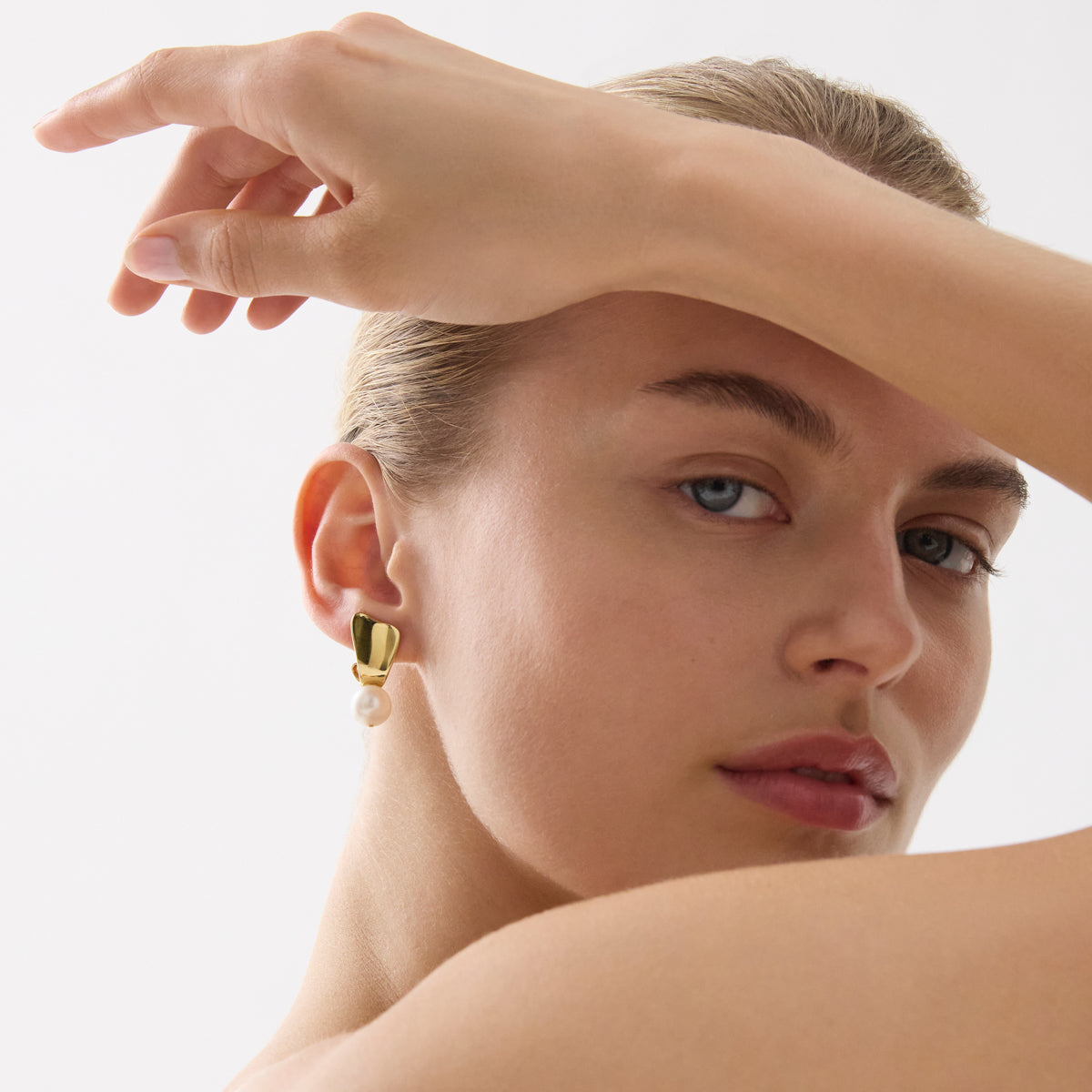 Najo Sunbeam Pearl Earrings - Yellow Gold
