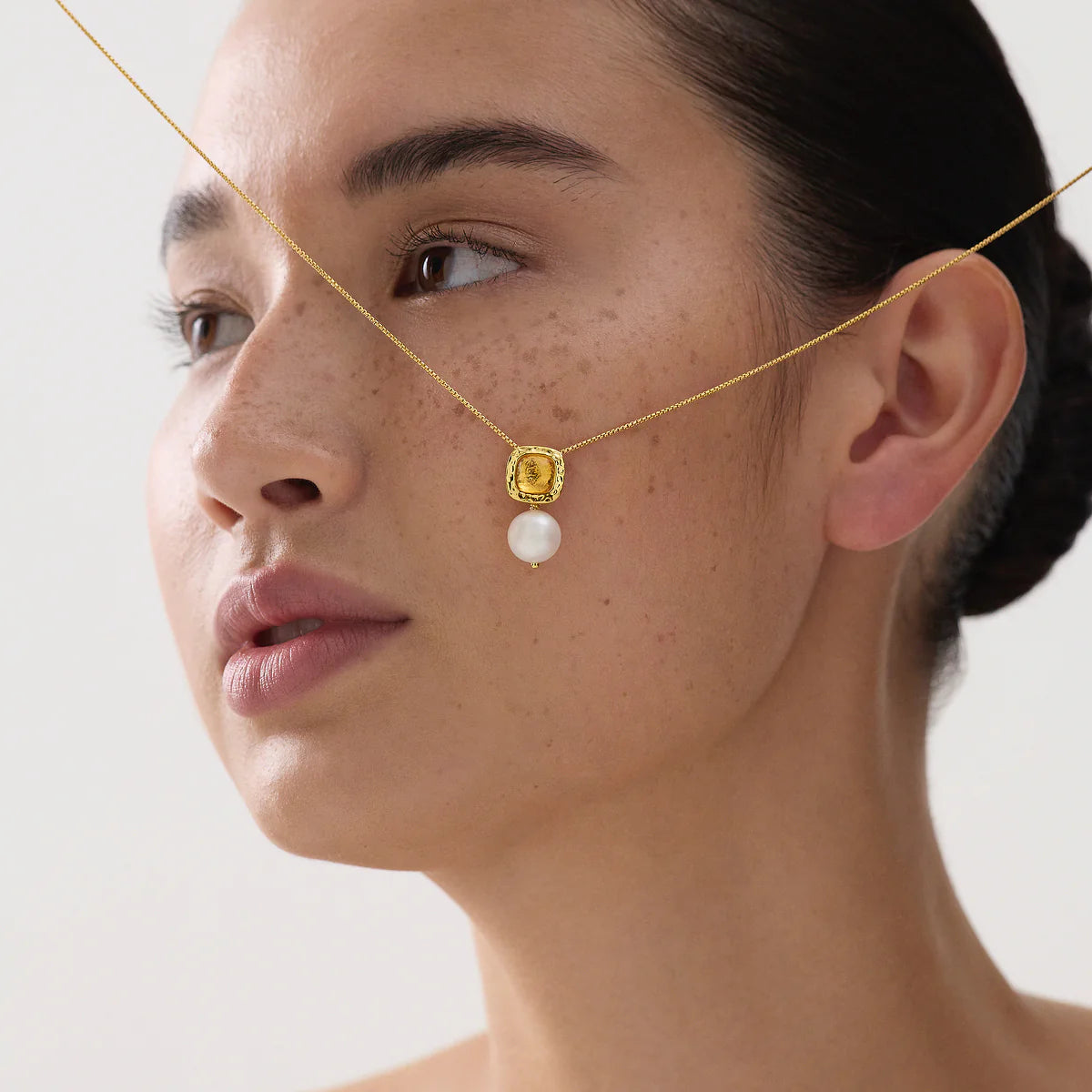 Najo Coral Kiss Yellow Gold Pearl Necklace