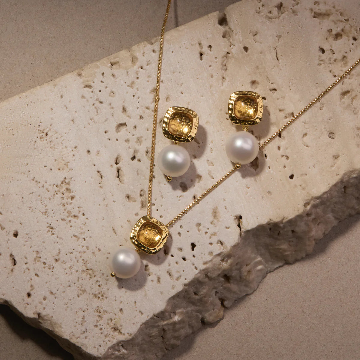 Najo Coral Kiss Yellow Gold Pearl Necklace