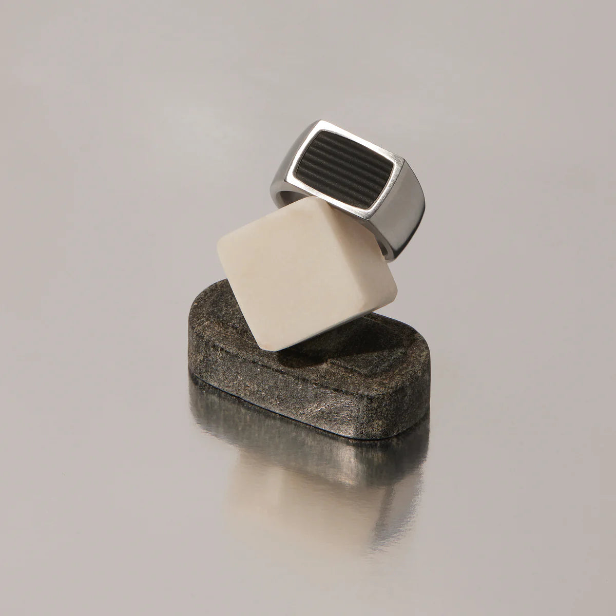 Najo Paladin Men’s Carbon Fibre & Stainless Steel Ring - 12