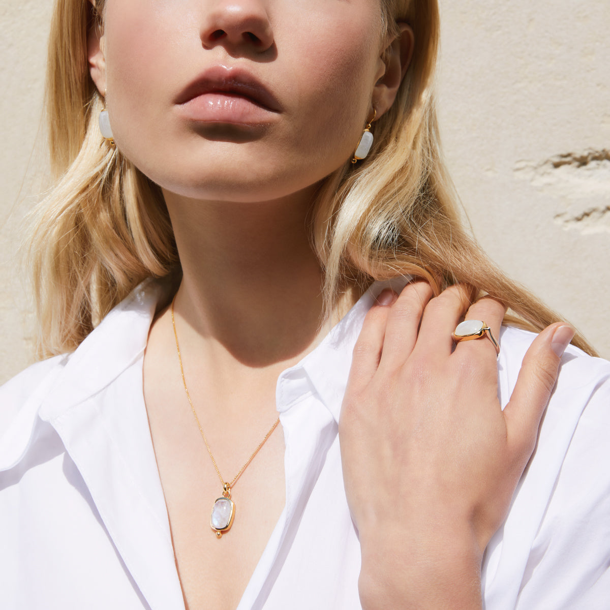 Najo Fleur Rainbow Moonstone Pendant