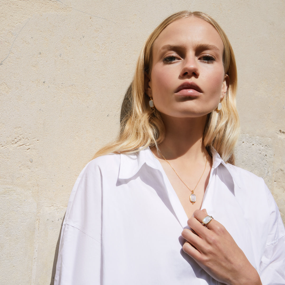 Najo Fleur Rainbow Moonstone Pendant