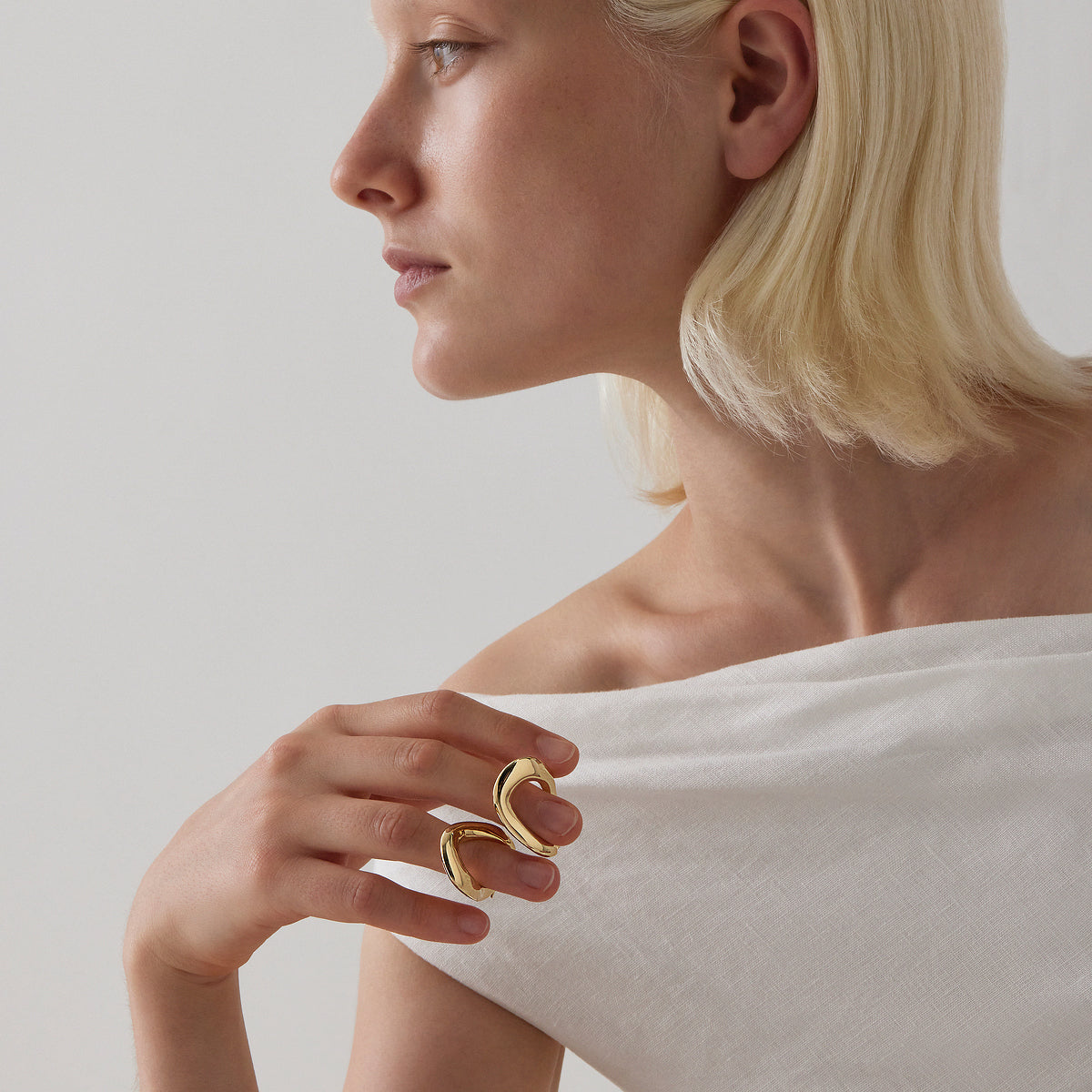 Najo Gravity Hoop Earrings - Yellow Gold