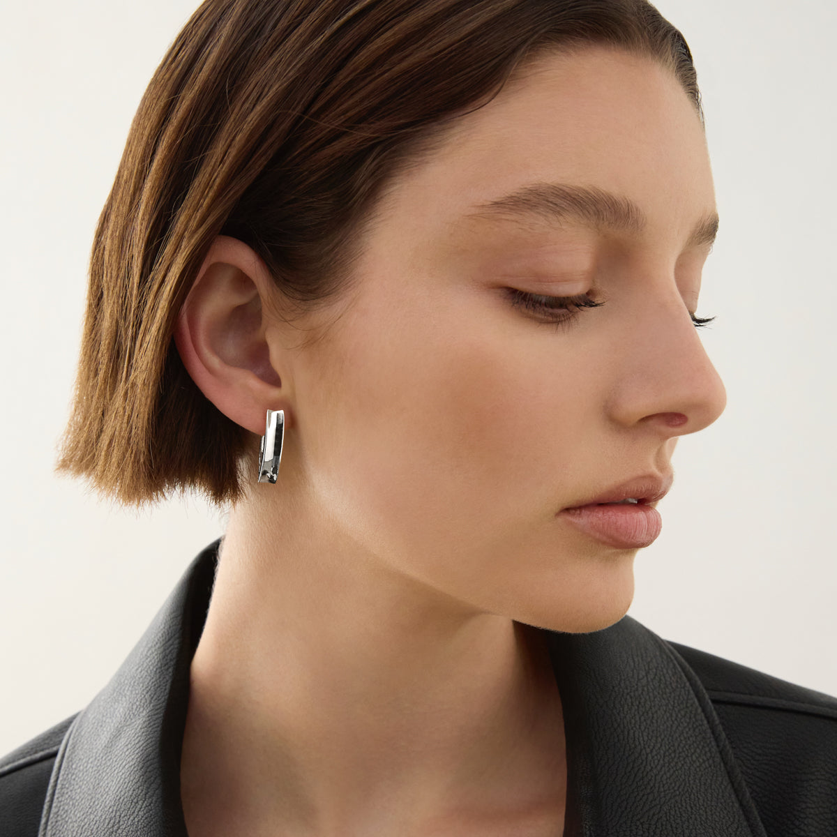 Najo Swan Huggie - Sterling Silver