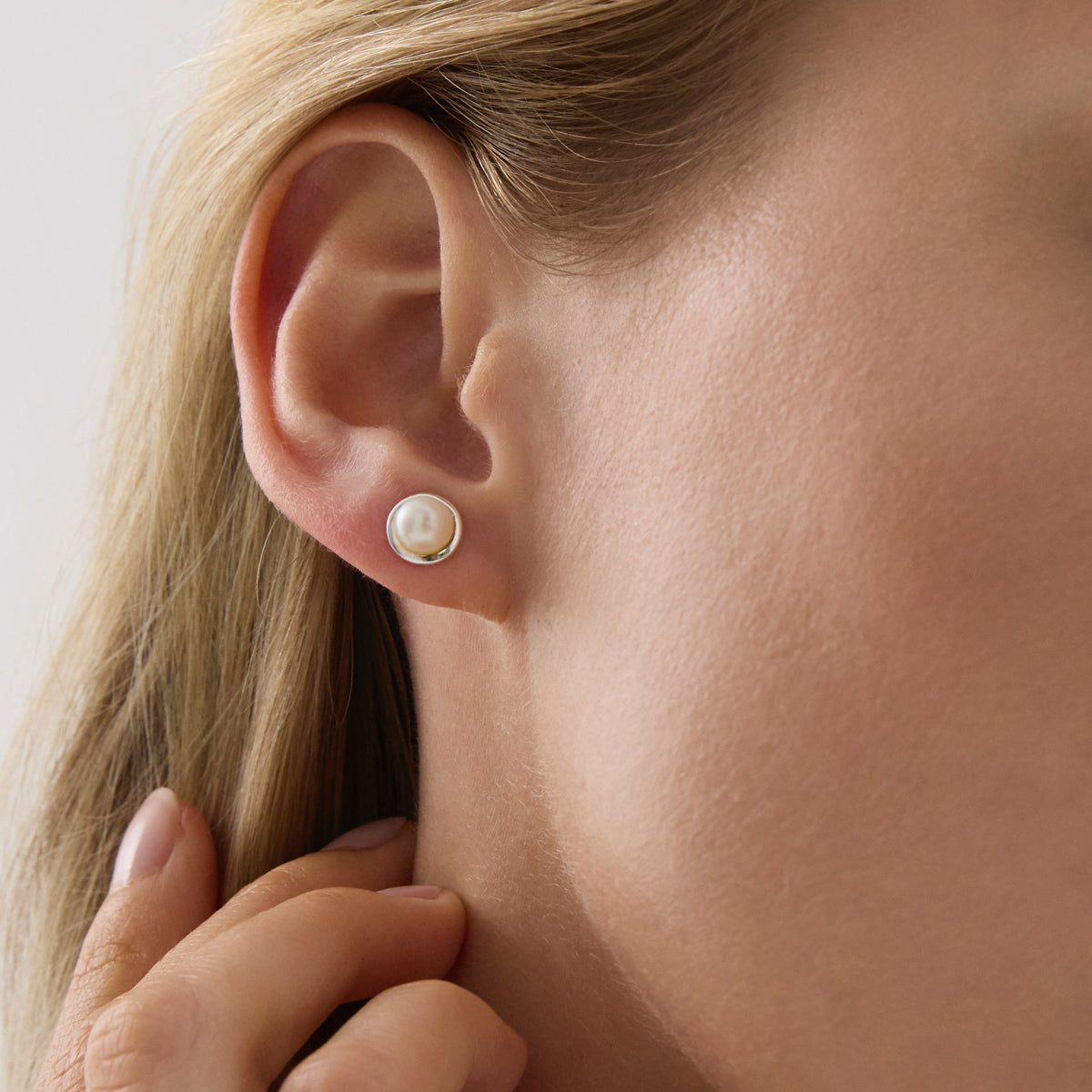 Najo Moonbeam Pearl Stud Earrings - Sterling Silver