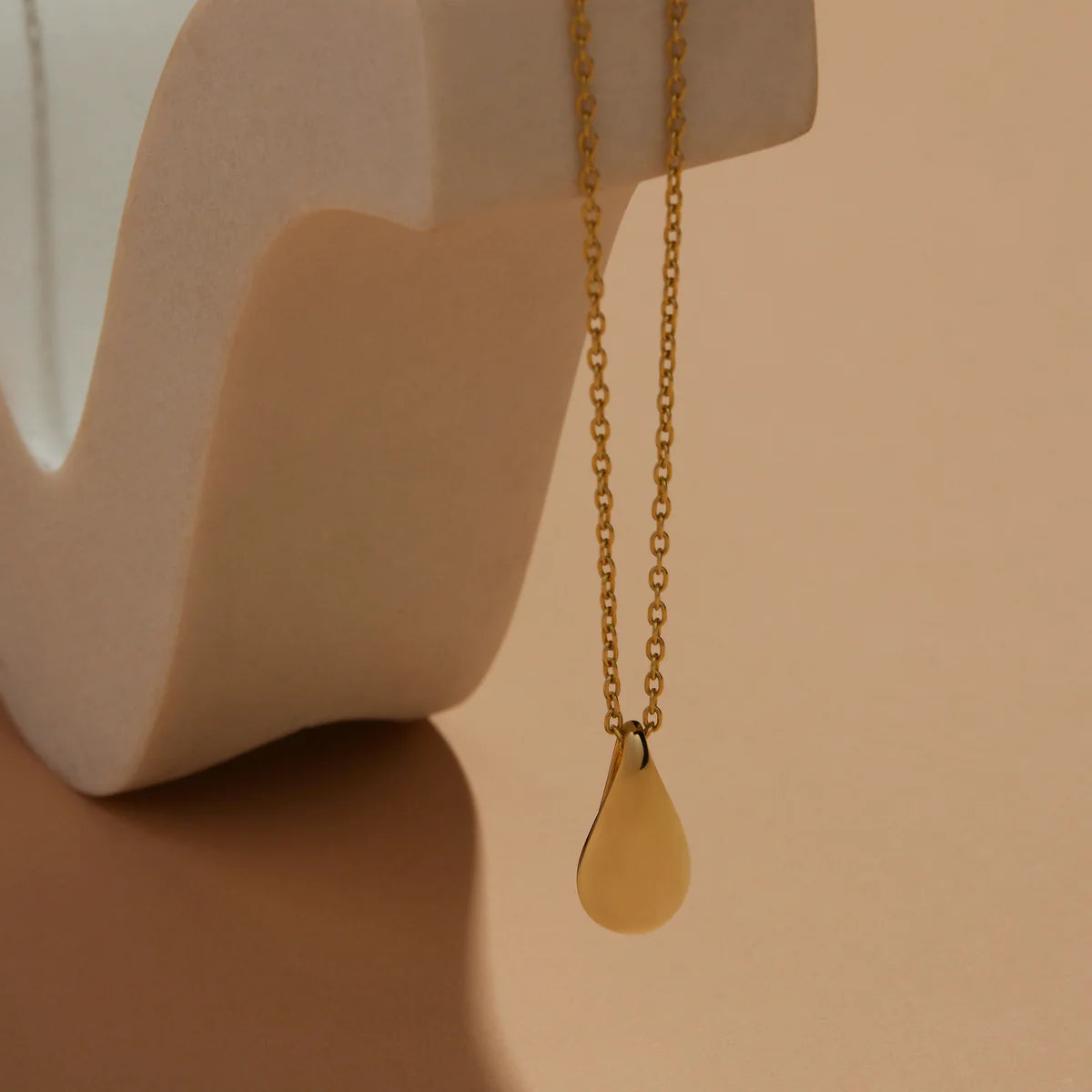 Najo Eau Necklace - Yellow Gold