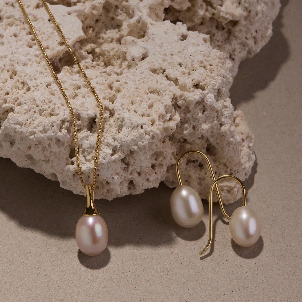 Najo Isla Yellow Gold Pearl  (White) Necklace