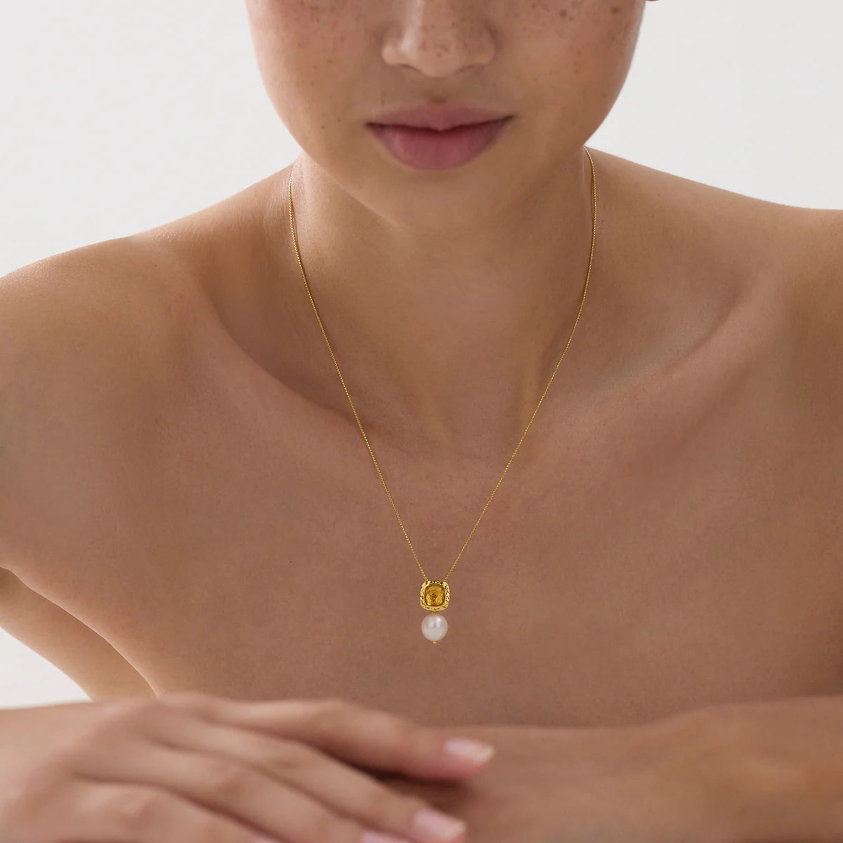 Najo Coral Kiss Yellow Gold Pearl Necklace