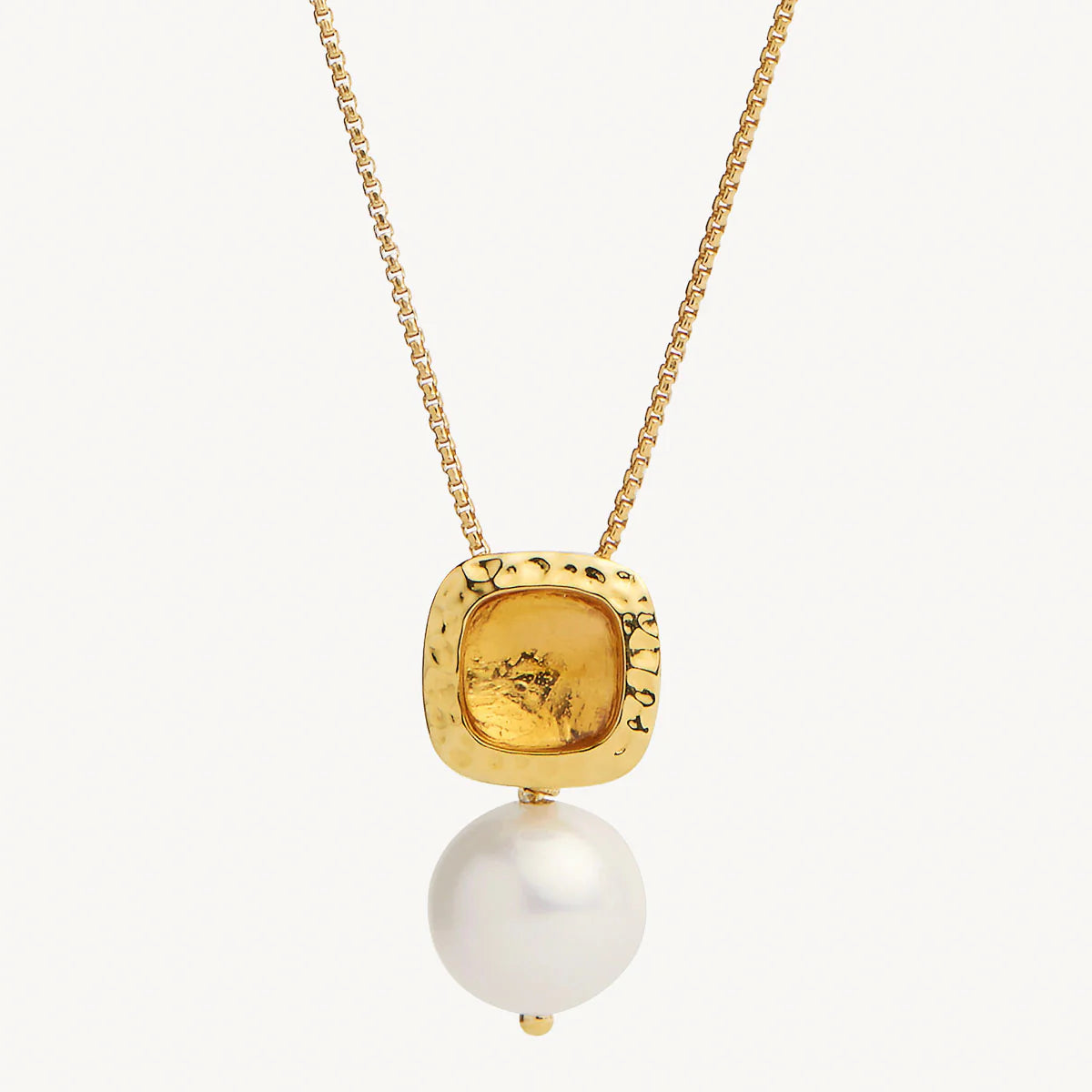 Najo Coral Kiss Yellow Gold Pearl Necklace