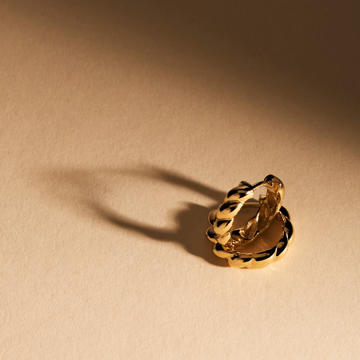 Najo Zippy Twist Huggie Earring - Yellow Gold